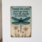 💥2026 HOT SALE⏰50% OFF! 🥳Dragonfly Memorial Garden Sign – “Those We Love Don’t Go Away” Sympathy Gift, Remembrance Outdoor Decor